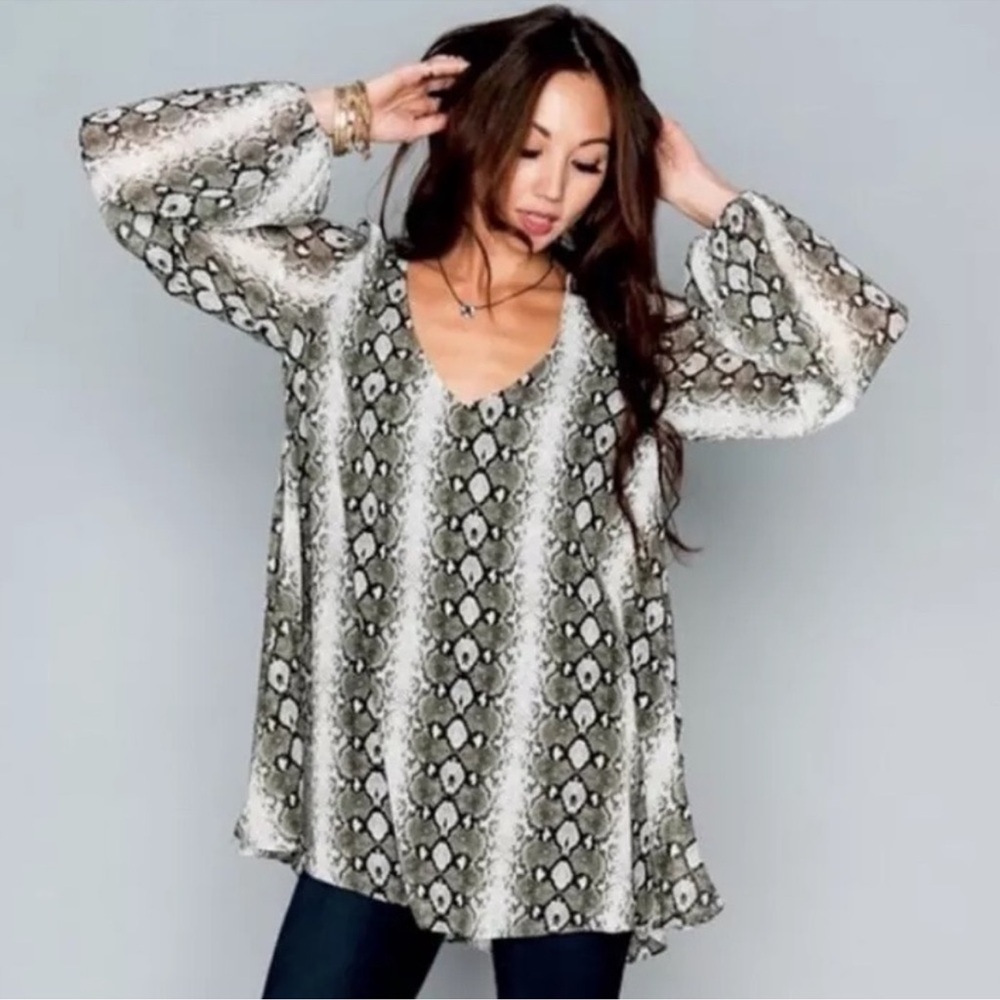 SHOW ME YOUR MUMU Donna Michelle V Neck Snakeskin Print Tunic Size Medium